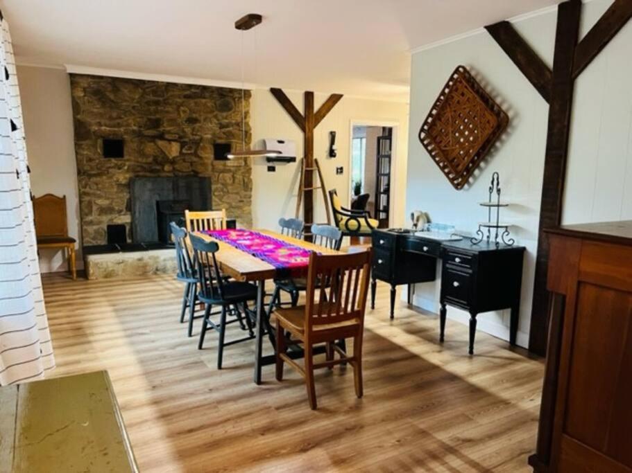 Mountain Lake Retreat - Hot Tub, Lake, Fire Pit, Wineries, Restaurant 哈珀斯费里 外观 照片