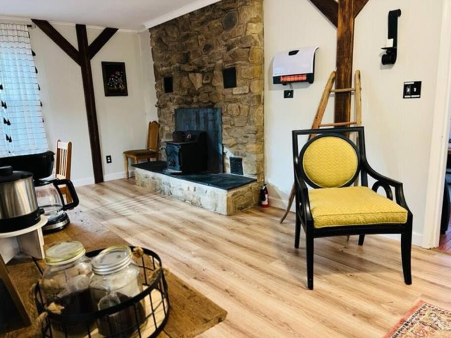 Mountain Lake Retreat - Hot Tub, Lake, Fire Pit, Wineries, Restaurant 哈珀斯费里 外观 照片