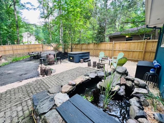 Mountain Lake Retreat - Hot Tub, Lake, Fire Pit, Wineries, Restaurant 哈珀斯费里 外观 照片