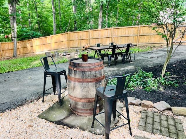 Mountain Lake Retreat - Hot Tub, Lake, Fire Pit, Wineries, Restaurant 哈珀斯费里 外观 照片